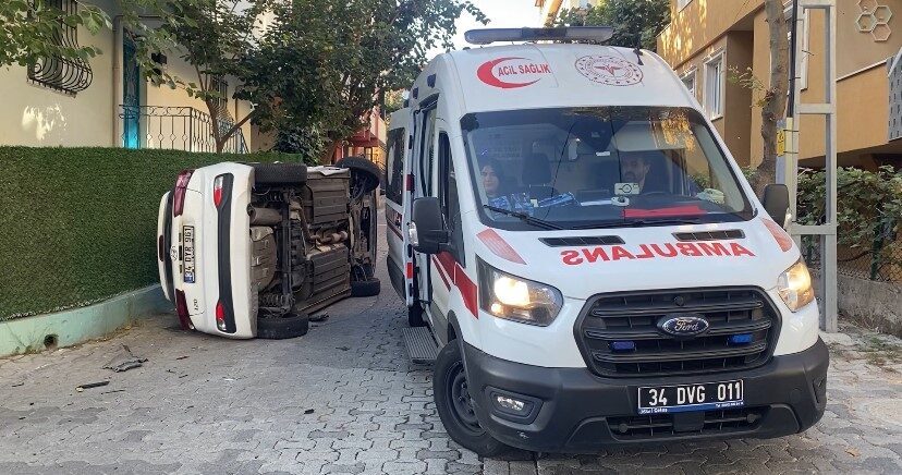 Ataşehir’de otomobil yan yattı: 1 yaralı